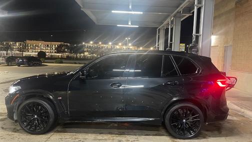 Black 2021 BMW X5 M50i