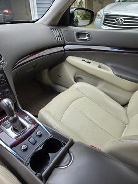 2012 INFINITI G37 x