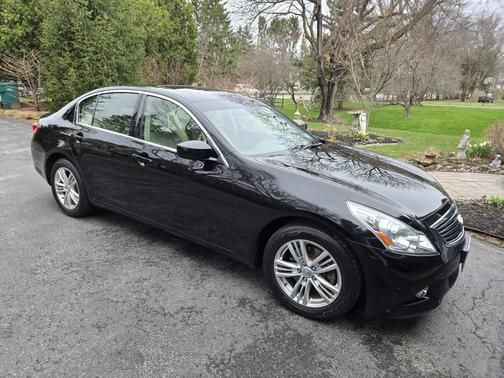 2012 INFINITI G37 x