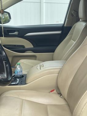 Black 2017 Toyota Highlander XLE