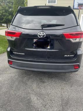 Black 2017 Toyota Highlander XLE