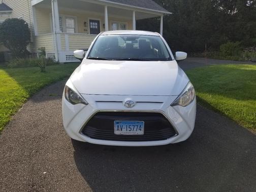 White 2017 Toyota Yaris iA Base