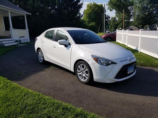 White 2017 Toyota Yaris iA Base