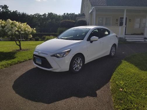 White 2017 Toyota Yaris iA Base