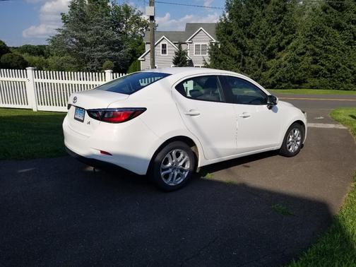 White 2017 Toyota Yaris iA Base