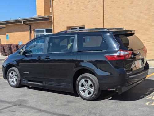 2017 Toyota Sienna LE