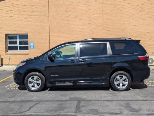 2017 Toyota Sienna LE