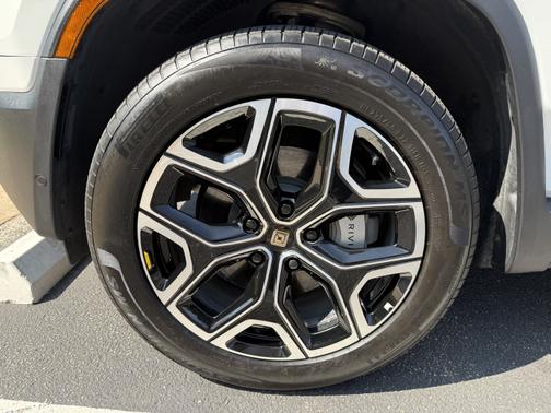2025 Rivian R1S Adventure Dual-Motor Large Pack