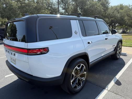 2025 Rivian R1S Adventure Dual-Motor Large Pack