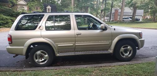 Gold 1998 INFINITI QX4 Base