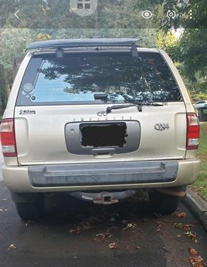 Gold 1998 INFINITI QX4 Base