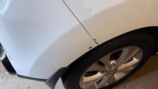White 2016 Kia Soul +