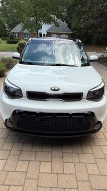 White 2016 Kia Soul +