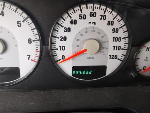 Silver 2005 Dodge Stratus SXT