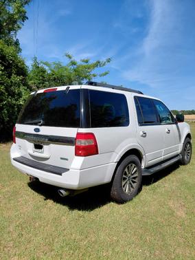 White 2017 Ford Expedition XLT
