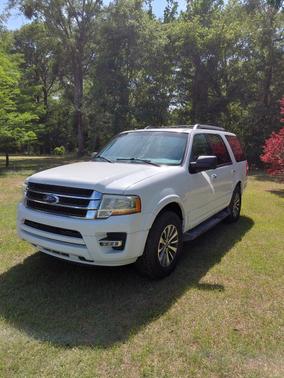 White 2017 Ford Expedition XLT