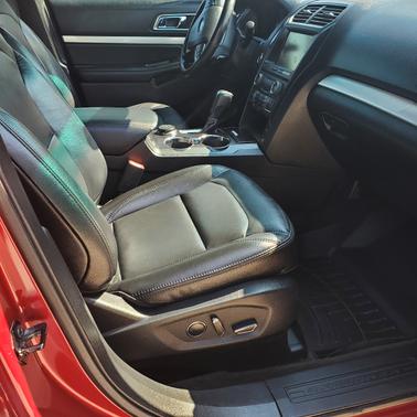 Red 2016 Ford Explorer XLT