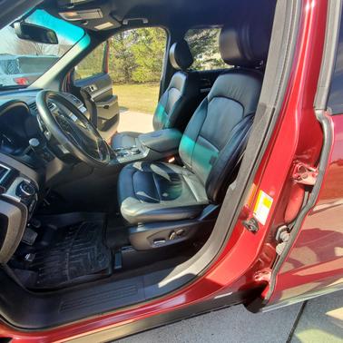 Red 2016 Ford Explorer XLT