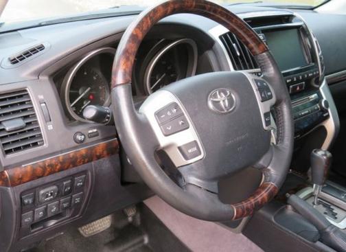 2015 Toyota Land Cruiser Base