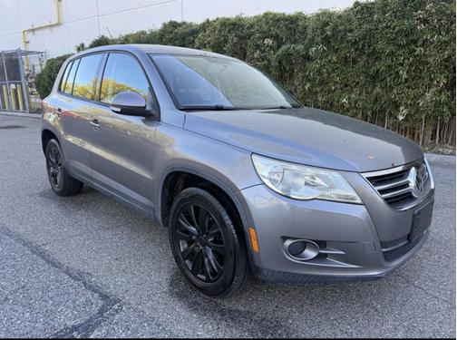 Gray 2010 Volkswagen Tiguan S