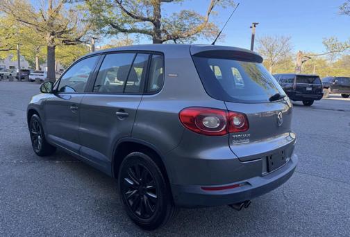 Gray 2010 Volkswagen Tiguan S