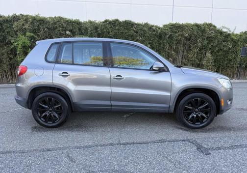 Gray 2010 Volkswagen Tiguan S