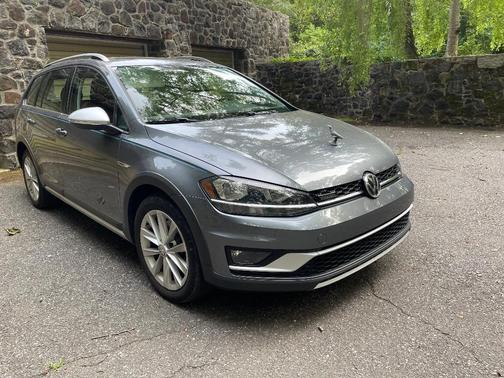 Gray 2018 Volkswagen Golf Alltrack TSI SE