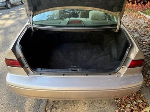 Beige 1998 Toyota Camry XLE
