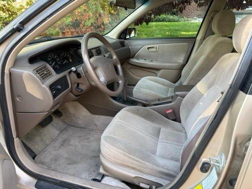 Beige 1998 Toyota Camry XLE