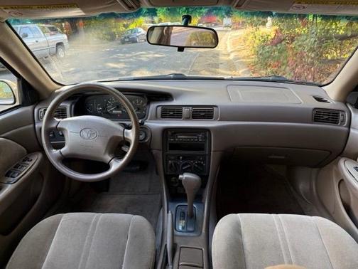 Beige 1998 Toyota Camry XLE