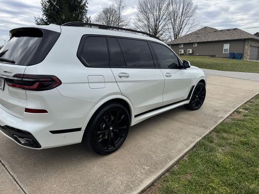 2025 BMW X7 xDrive40i