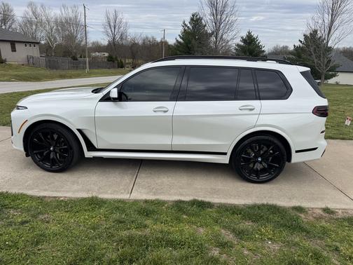2025 BMW X7 xDrive40i