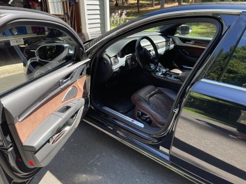 Photo 2 of 10 of 2014 Audi S8 4.0T