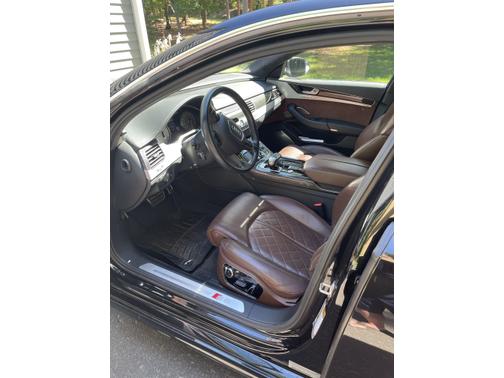 Photo 3 of 10 of 2014 Audi S8 4.0T