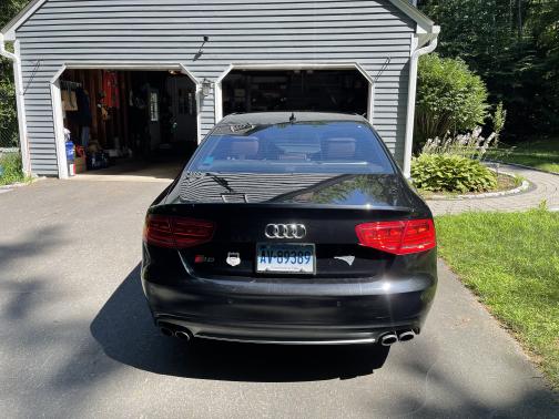 Photo 5 of 10 of 2014 Audi S8 4.0T