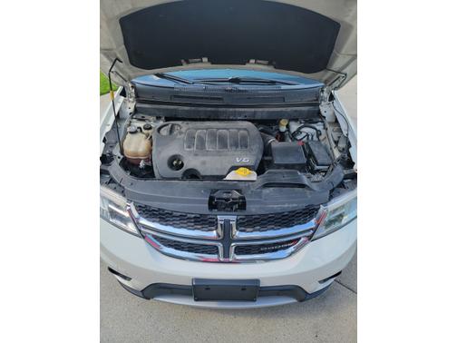 White 2016 Dodge Journey SXT