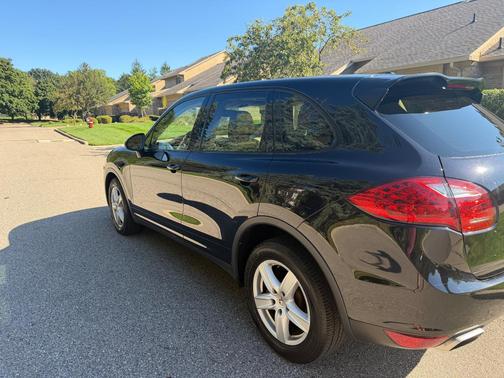 Black 2012 Porsche Cayenne Cayenne