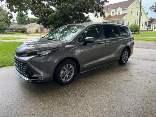 2021 Toyota Sienna XLE