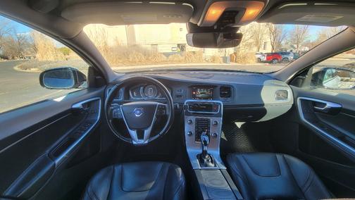 2017 Volvo V60 Cross Country T5 Platinum