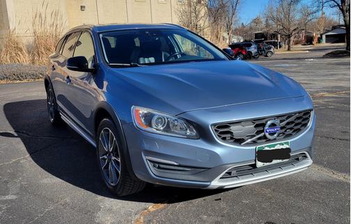 2017 Volvo V60 Cross Country T5 Platinum