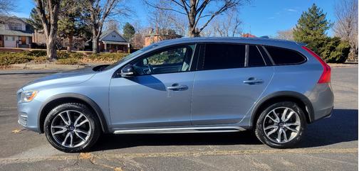 2017 Volvo V60 Cross Country T5 Platinum