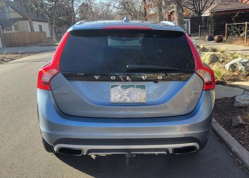 2017 Volvo V60 Cross Country T5 Platinum