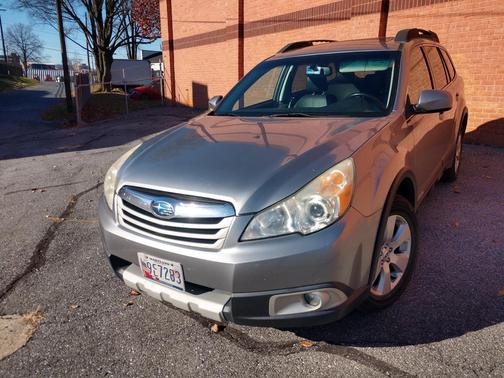 Silver 2011 Subaru Outback 2.5 i Limited