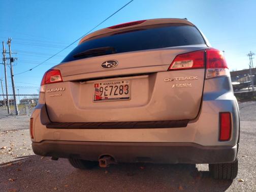 Silver 2011 Subaru Outback 2.5 i Limited