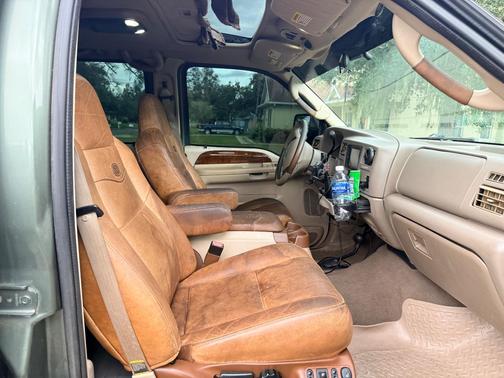 Green 2004 Ford F-250 Lariat Crew Cab Super Duty