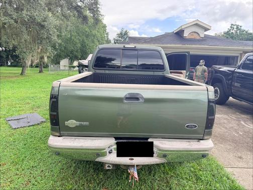 Green 2004 Ford F-250 Lariat Crew Cab Super Duty
