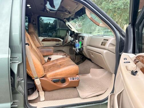 Green 2004 Ford F-250 Lariat Crew Cab Super Duty