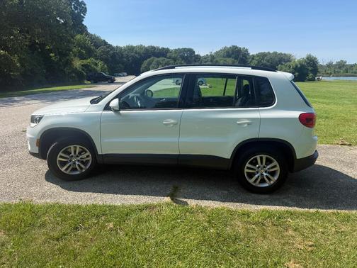 White 2017 Volkswagen Tiguan Limited 2.0T