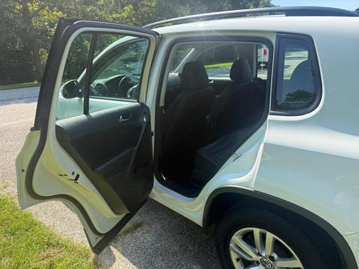 White 2017 Volkswagen Tiguan Limited 2.0T