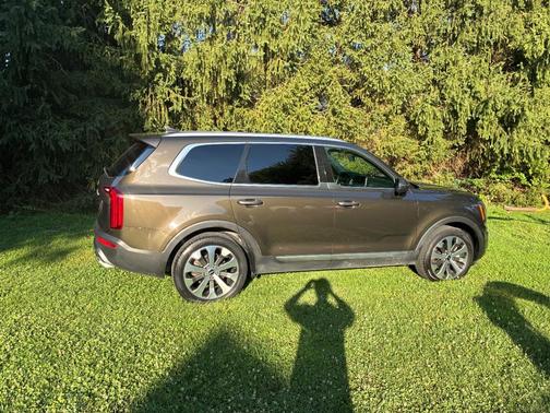 Brown 2022 Kia Telluride S